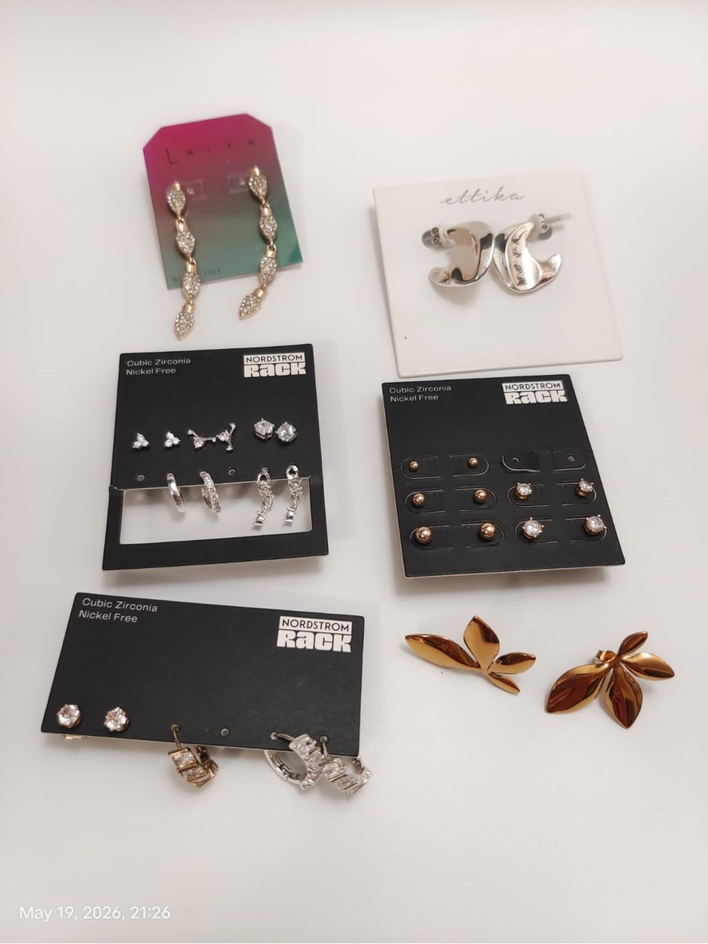 New Lots of 14 earrings pairs various styles and colors